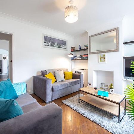 Bright 3 Bedroom Townhouse Near City Centre نورويش المظهر الخارجي الصورة