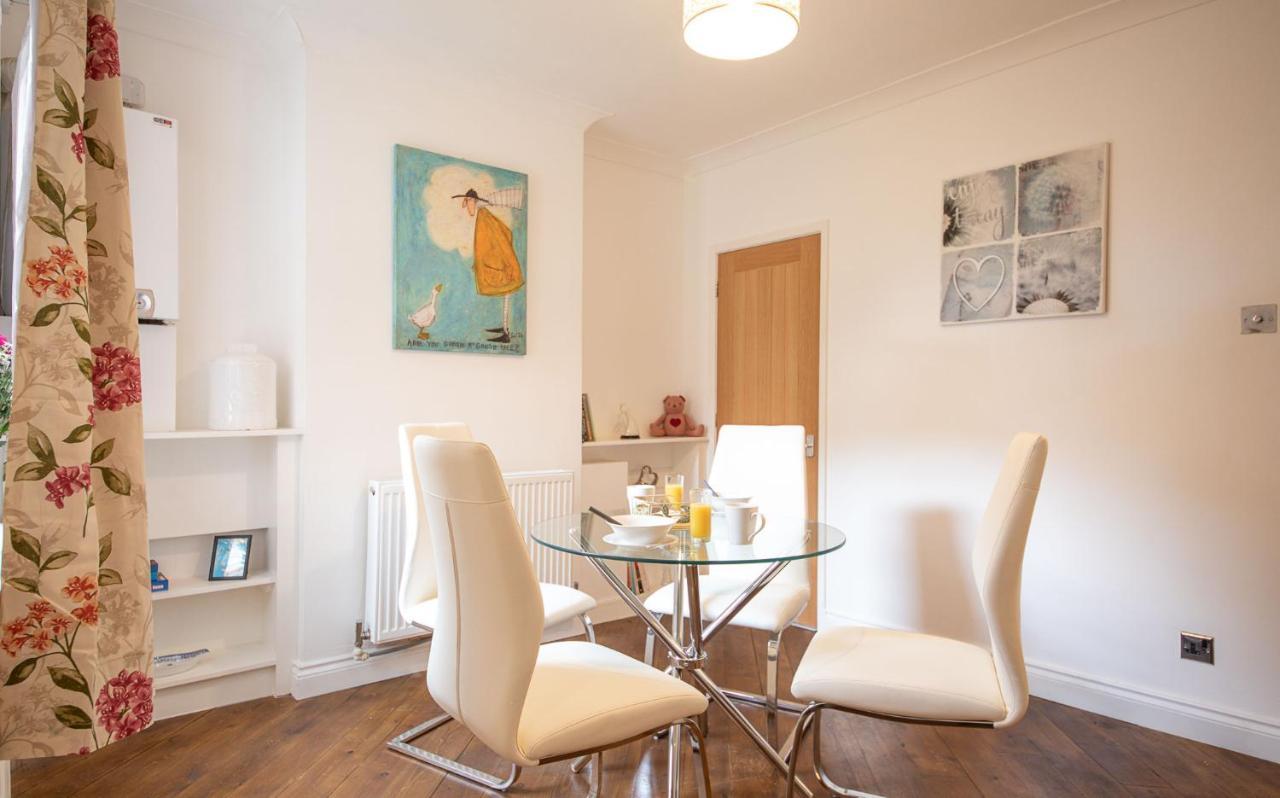 Bright 3 Bedroom Townhouse Near City Centre نورويش المظهر الخارجي الصورة